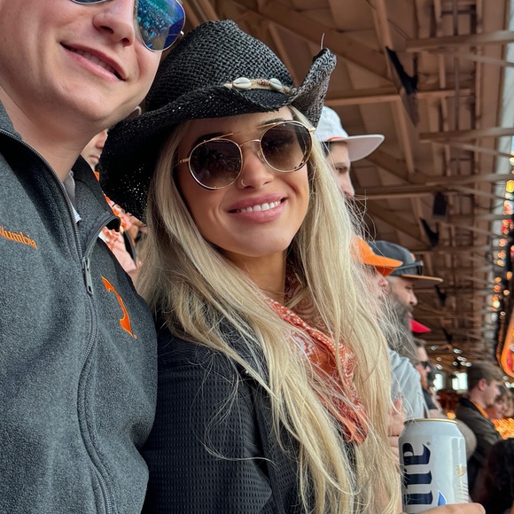 Meet your Posher, Molly - Picture 1 of 3